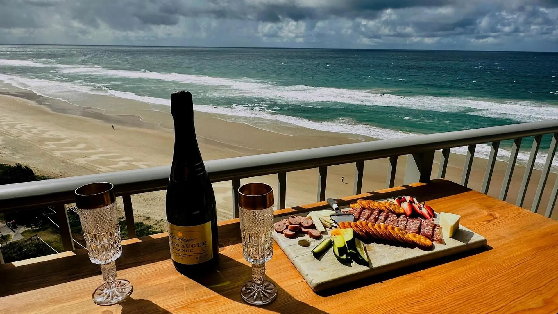 Wake Up Right On The Beach-Bliss location