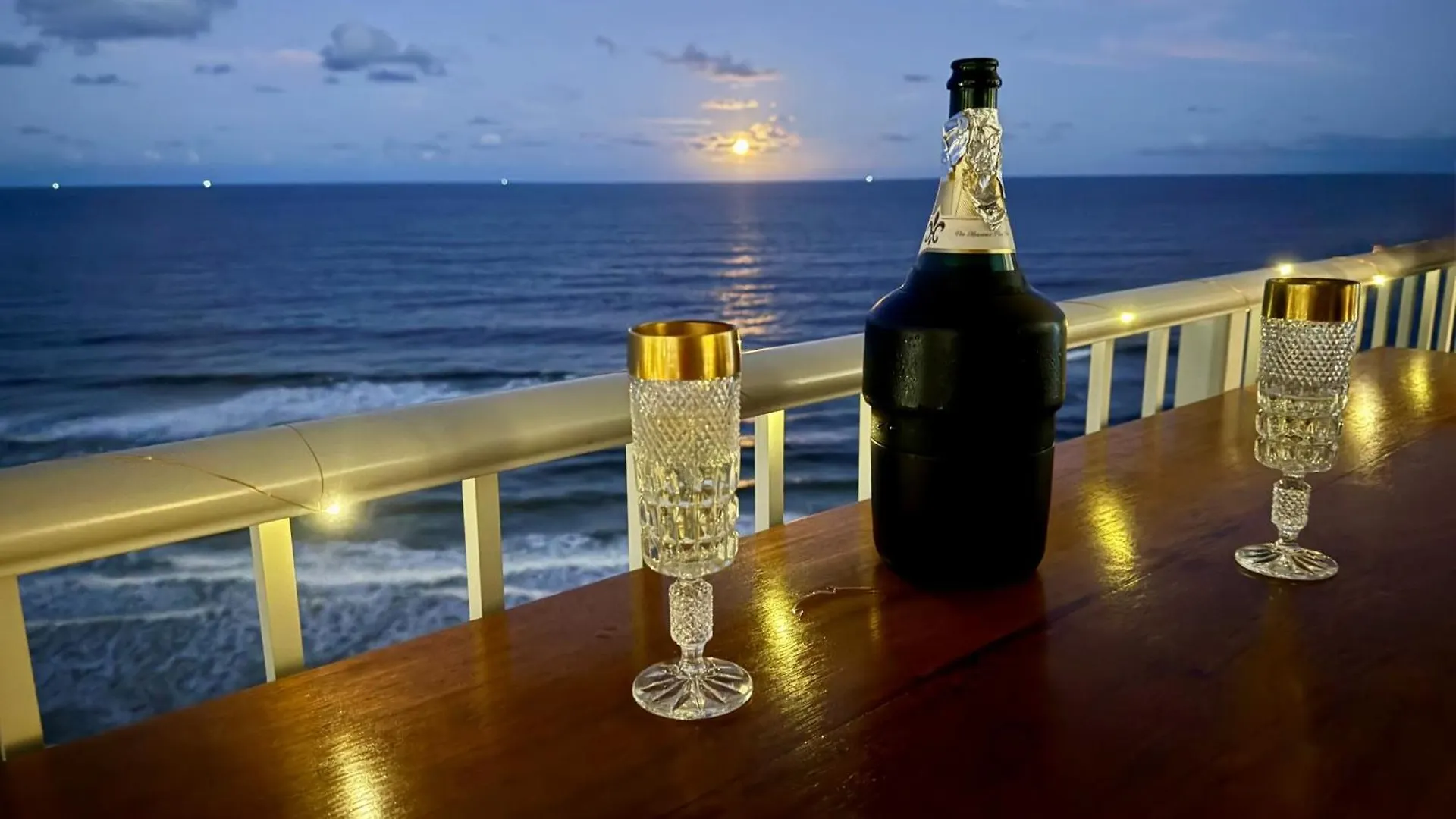 Apartment Wake Up Right On The Beach-Bliss Gold Coast Australia