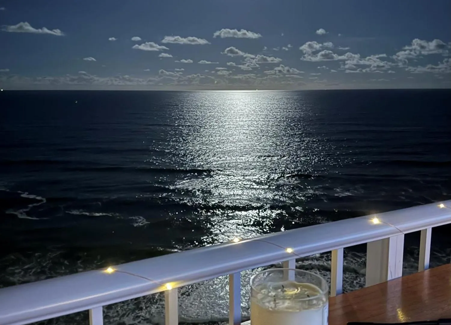 Apartment Wake Up Right On The Beach-Bliss Gold Coast