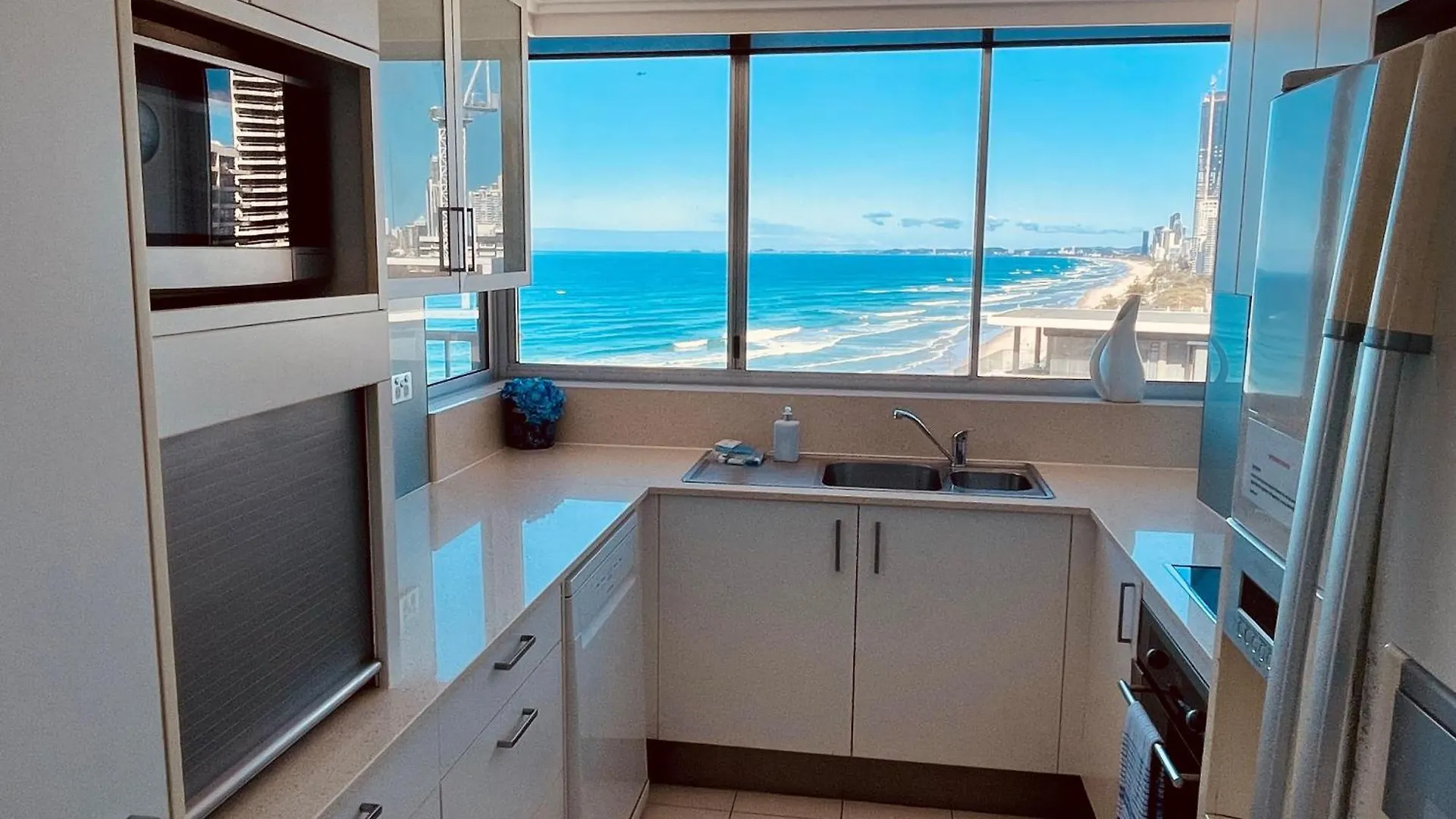 Apartment Wake Up Right On The Beach-Bliss Gold Coast
