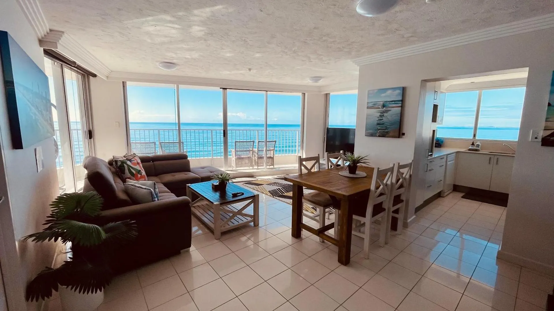 Wake Up Right On The Beach-Bliss Gold Coast Apartment