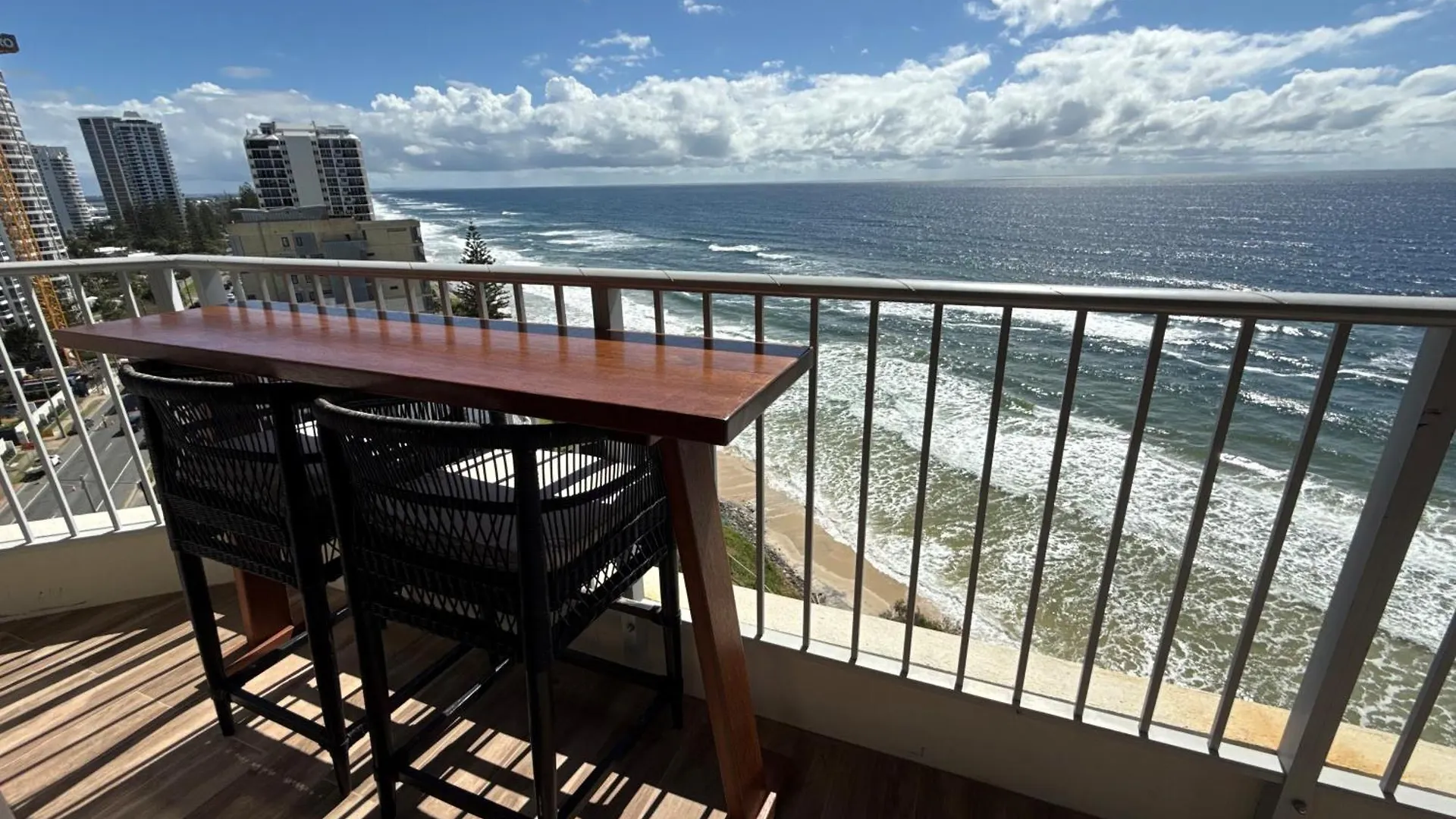 Wake Up Right On The Beach-Bliss Gold Coast Apartment